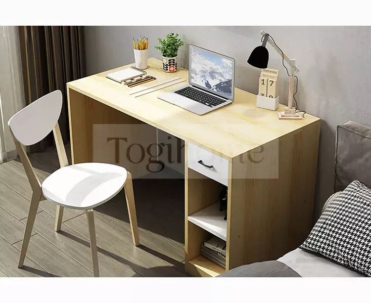 Bàn Làm Việc Phòng Ngủ TOGI Smart BG042 được làm từ gỗ MDF lõi xanh chống ẩm, đảm bảo độ bền và sự ổn định trong suốt quá trình sử dụng, giúp bạn tận hưởng không gian làm việc lâu dài và bền vững.