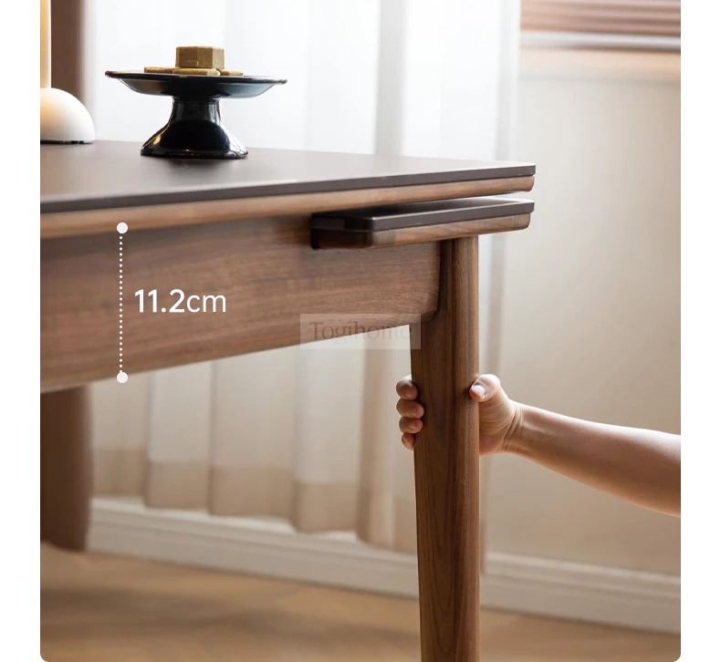 Bàn Ăn Gấp Gọn Thông Minh Gỗ Tự Nhiên Mặt Đá Togismart BA0212 thiết kế hiện đại, nhỏ gọn, dễ dàng mở rộng khi cần. Chất liệu gỗ tự nhiên bền chắc kết hợp mặt đá sang trọng, chống trầy xước, dễ vệ sinh. Giải pháp hoàn hảo giúp tối ưu diện tích và nâng tầm không gian sống.