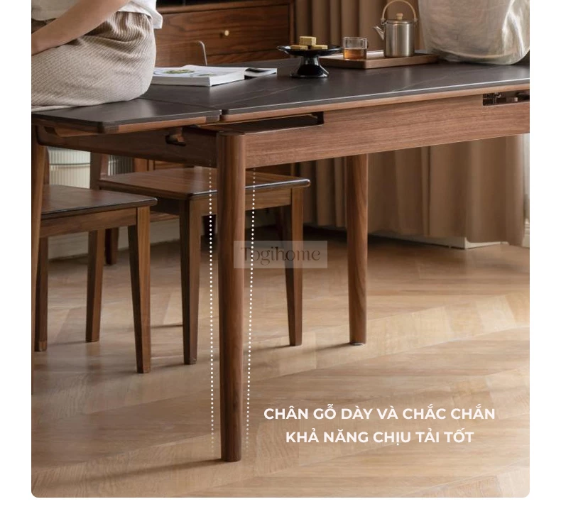 Bàn Ăn Gấp Gọn Thông Minh Gỗ Tự Nhiên Mặt Đá Togismart BA0212 thiết kế hiện đại, nhỏ gọn, dễ dàng mở rộng khi cần. Chất liệu gỗ tự nhiên bền chắc kết hợp mặt đá sang trọng, chống trầy xước, dễ vệ sinh. Giải pháp hoàn hảo giúp tối ưu diện tích và nâng tầm không gian sống.