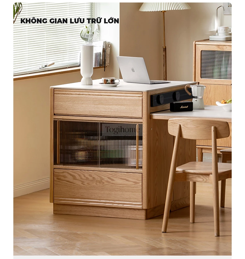 Bàn đảo gỗ tự nhiên kết hợp đá tự nhiên cao cấp Togismart BA095 thiết kế sang trọng, bền chắc, phù hợp cho không gian bếp hiện đại. Chất liệu gỗ tự nhiên kết hợp mặt đá cao cấp mang lại sự tinh tế, tiện nghi, vừa làm điểm nhấn vừa tối ưu công năng cho ngôi nhà.