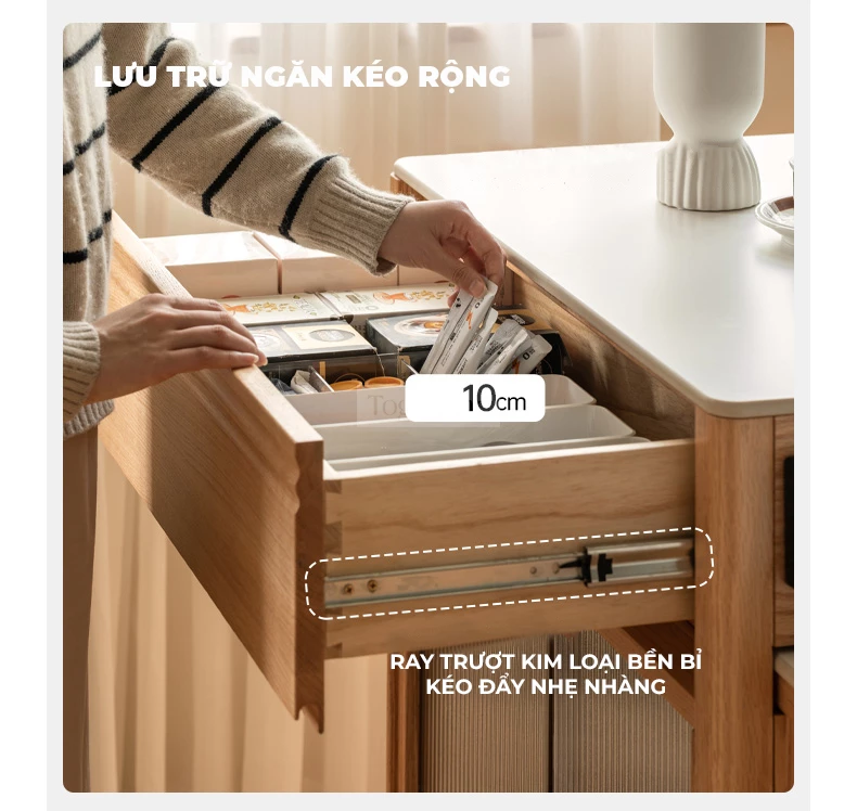Bàn đảo gỗ tự nhiên kết hợp đá tự nhiên cao cấp Togismart BA095 thiết kế sang trọng, bền chắc, phù hợp cho không gian bếp hiện đại. Chất liệu gỗ tự nhiên kết hợp mặt đá cao cấp mang lại sự tinh tế, tiện nghi, vừa làm điểm nhấn vừa tối ưu công năng cho ngôi nhà.
