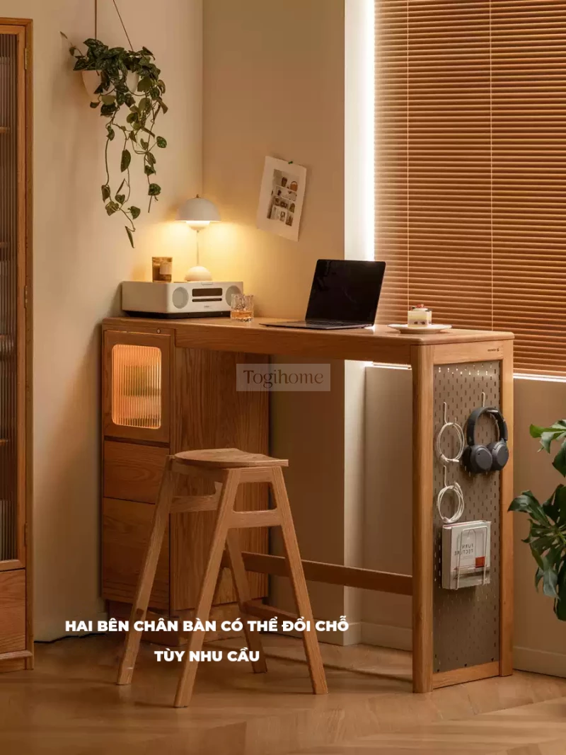 Bàn Đảo Tiện Lợi Đa Năng Gỗ Tự Nhiên Togismart BA097 mang thiết kế hiện đại, sang trọng, phù hợp không gian bếp gia đình. Chất liệu gỗ tự nhiên cao cấp, bền chắc, vừa làm bàn soạn, vừa tích hợp lưu trữ, giúp tối ưu diện tích và tạo điểm nhấn tinh tế cho ngôi nhà.
