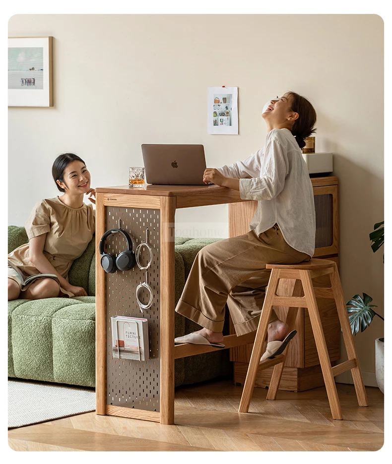 Bàn Đảo Tiện Lợi Đa Năng Gỗ Tự Nhiên Togismart BA097 mang thiết kế hiện đại, sang trọng, phù hợp không gian bếp gia đình. Chất liệu gỗ tự nhiên cao cấp, bền chắc, vừa làm bàn soạn, vừa tích hợp lưu trữ, giúp tối ưu diện tích và tạo điểm nhấn tinh tế cho ngôi nhà.