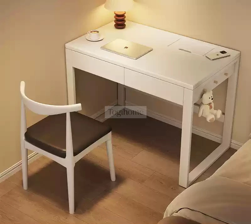 Bàn Học Bàn Làm Việc Gỗ Tự Nhiên Togismart BTG 089 sở hữu thiết kế đơn giản, hiện đại, phù hợp cho nhiều không gian như phòng học, phòng làm việc. Chất liệu gỗ tự nhiên bền đẹp, chắc chắn, mang đến sự tiện nghi, giúp tối ưu góc học tập và làm việc hiệu quả.