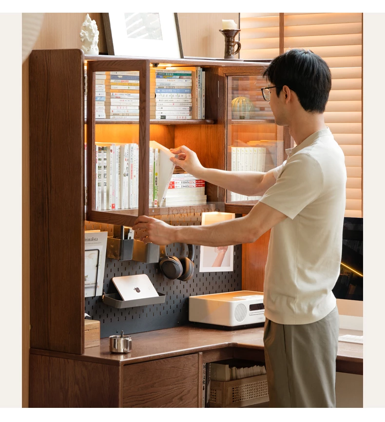 Bàn Làm Việc Bàn Học Gỗ Tự Nhiên Kèm Kệ Sách Togismart BTG 072 – Thiết kế thông minh tích hợp kệ sách tiện lợi, chất liệu gỗ tự nhiên bền đẹp. Phù hợp cho cả học tập và làm việc, mang lại không gian ngăn nắp, hiện đại và sang trọng cho mọi căn phòng.