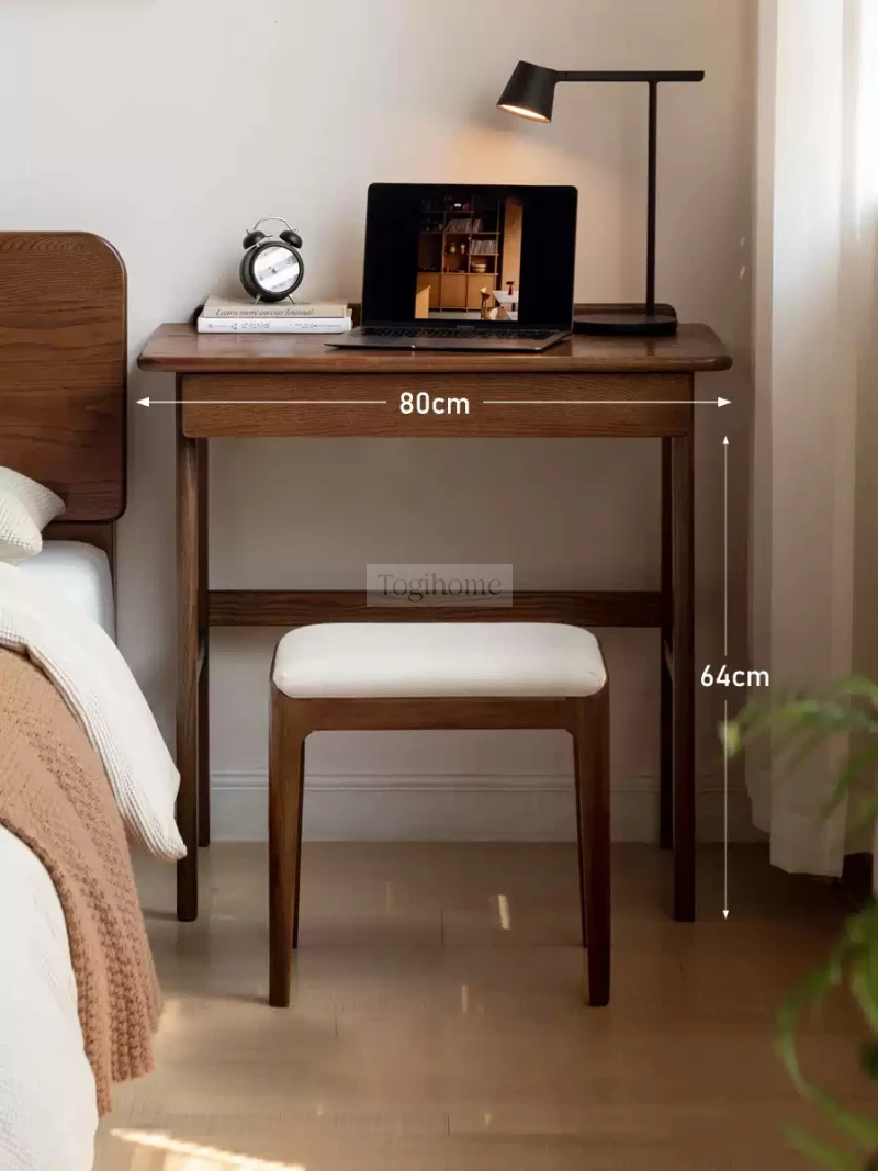 Bàn Làm Việc Bàn Học Gỗ Tự Nhiên Thiết Kế Đơn Giản Togismart BTG 074 – Thiết kế tối giản, nhỏ gọn, phù hợp với không gian hiện đại. Chất liệu gỗ tự nhiên bền đẹp, mang lại cảm giác ấm cúng và tinh tế, lý tưởng cho học tập và làm việc hiệu quả.