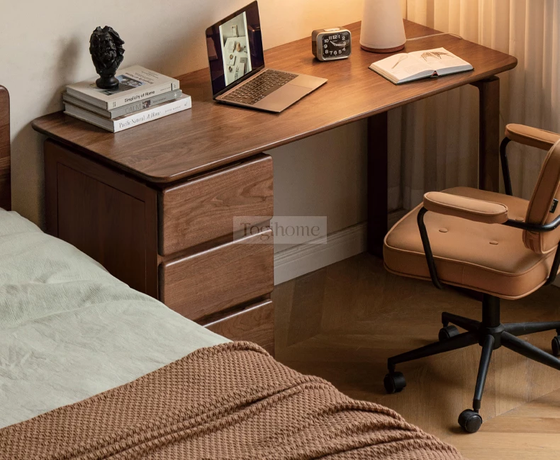 Bàn Làm Việc Bàn Học Gỗ Tự Nhiên Togismart BTG 069 – Thiết kế hiện đại, tối giản, sử dụng gỗ tự nhiên bền bỉ, đường nét thanh thoát. Phù hợp làm bàn học, bàn làm việc tại nhà hay văn phòng. Mang đến không gian làm việc thoải mái, tinh tế và hài hòa với nội thất