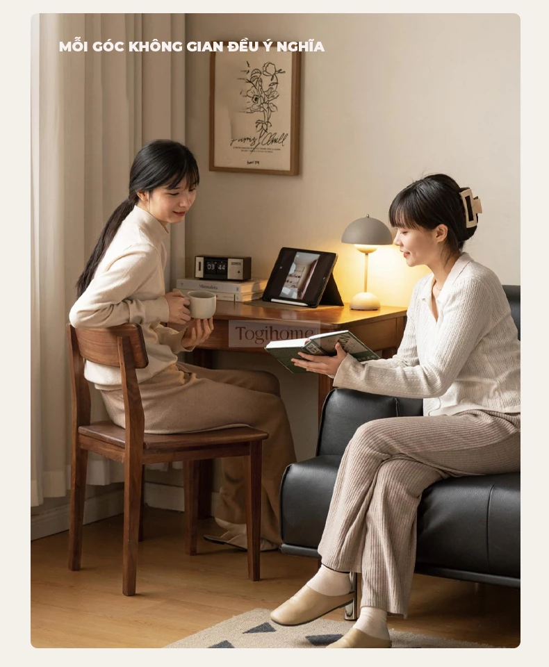Bàn Làm Việc Gỗ Tự Nhiên Togismart BTG 062 – Thiết kế tối giản, tinh tế với chất liệu gỗ tự nhiên bền chắc. Mặt bàn rộng rãi, màu sắc ấm áp, dễ dàng kết hợp với nhiều không gian làm việc hiện đại. Phù hợp cho cả học tập, làm việc tại nhà hay văn phòng