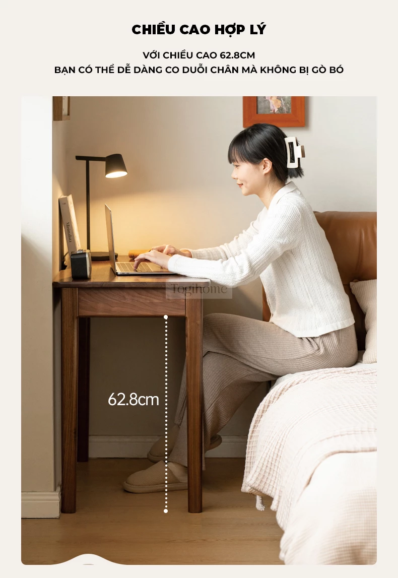Bàn Làm Việc Gỗ Tự Nhiên Togismart BTG 062 – Thiết kế tối giản, tinh tế với chất liệu gỗ tự nhiên bền chắc. Mặt bàn rộng rãi, màu sắc ấm áp, dễ dàng kết hợp với nhiều không gian làm việc hiện đại. Phù hợp cho cả học tập, làm việc tại nhà hay văn phòng