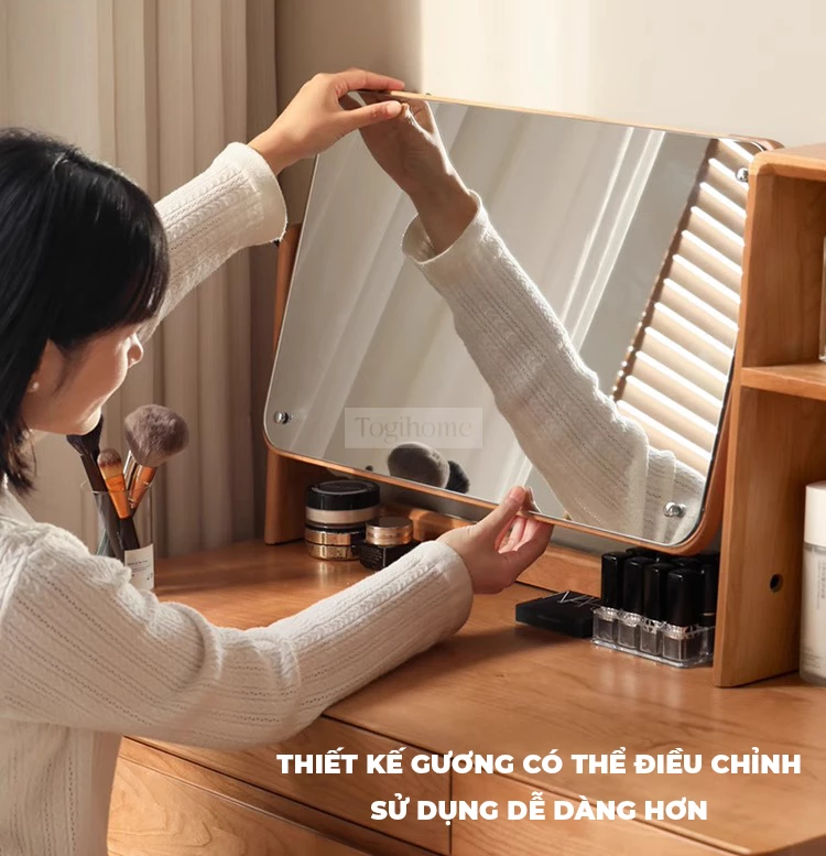 Bàn trang điểm gỗ tự nhiên cao cấp Togismart TDM221 thiết kế tinh tế, bền đẹp với chất liệu gỗ cao su tự nhiên. Kiểu dáng hiện đại, phù hợp mọi không gian phòng ngủ. Sản phẩm giúp không gian gọn gàng, sang trọng và tiện lợi cho việc làm đẹp hằng ngày.