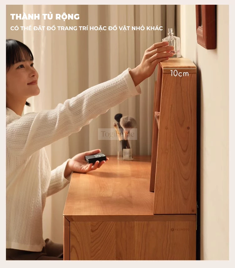 Bàn trang điểm gỗ tự nhiên cao cấp Togismart TDM221 thiết kế tinh tế, bền đẹp với chất liệu gỗ cao su tự nhiên. Kiểu dáng hiện đại, phù hợp mọi không gian phòng ngủ. Sản phẩm giúp không gian gọn gàng, sang trọng và tiện lợi cho việc làm đẹp hằng ngày.