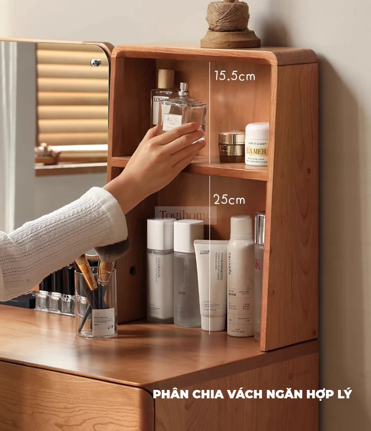 Bàn trang điểm gỗ tự nhiên cao cấp Togismart TDM221 thiết kế tinh tế, bền đẹp với chất liệu gỗ cao su tự nhiên. Kiểu dáng hiện đại, phù hợp mọi không gian phòng ngủ. Sản phẩm giúp không gian gọn gàng, sang trọng và tiện lợi cho việc làm đẹp hằng ngày.