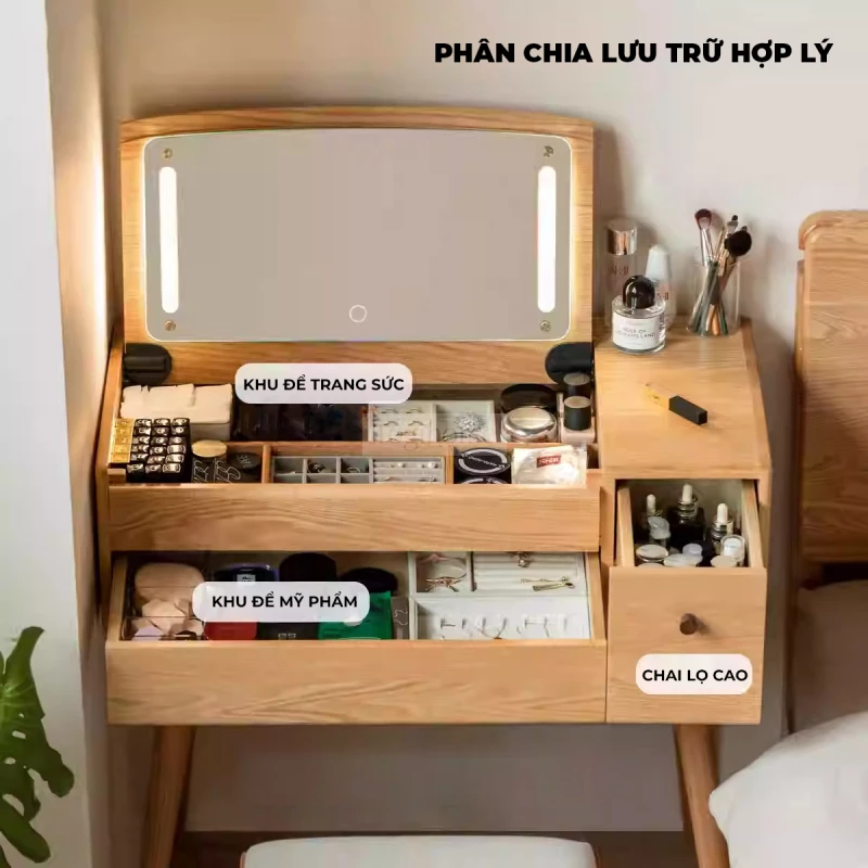 Bàn Trang Điểm Gỗ Tự Nhiên Phong Cách Hiện Đại Togismart TDM153 mang thiết kế tinh tế, sang trọng, phù hợp phòng ngủ trẻ trung. Chất liệu gỗ tự nhiên bền chắc, chống cong vênh, kết hợp gương và ngăn kéo tiện dụng, giúp sắp xếp gọn gàng và tạo điểm nhấn đẳng cấp cho không gian.