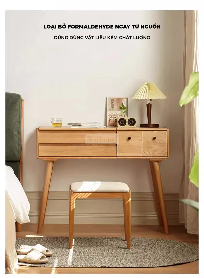 Bàn Trang Điểm Gỗ Tự Nhiên Phong Cách Hiện Đại Togismart TDM153 mang thiết kế tinh tế, sang trọng, phù hợp phòng ngủ trẻ trung. Chất liệu gỗ tự nhiên bền chắc, chống cong vênh, kết hợp gương và ngăn kéo tiện dụng, giúp sắp xếp gọn gàng và tạo điểm nhấn đẳng cấp cho không gian.