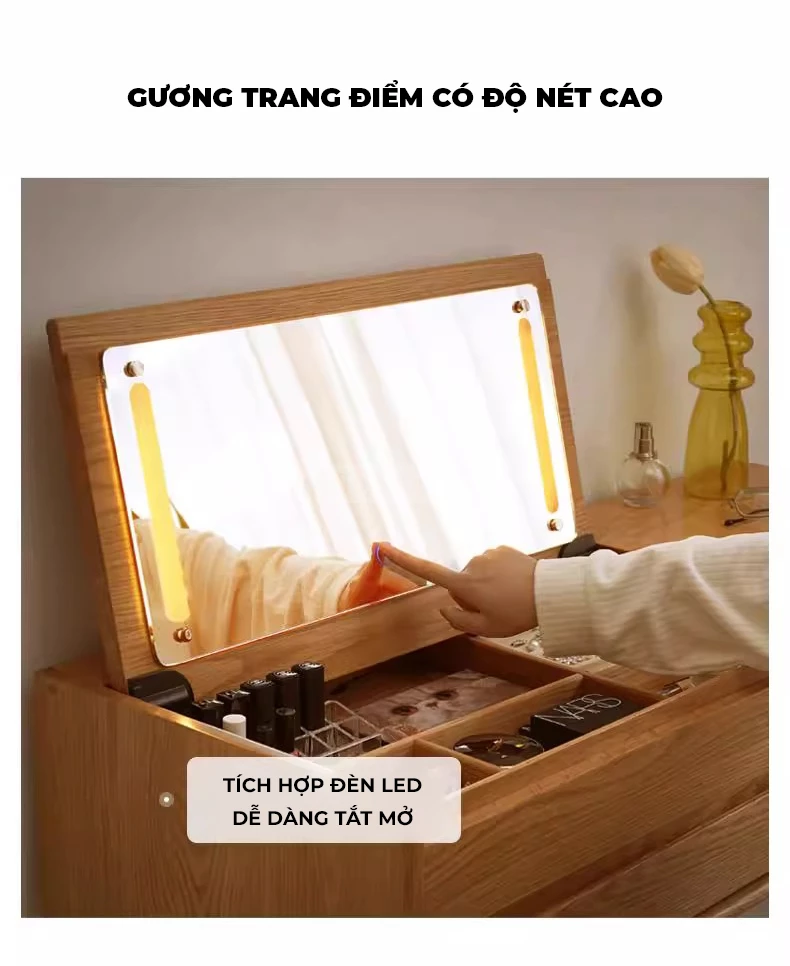 Bàn Trang Điểm Gỗ Tự Nhiên Phong Cách Hiện Đại Togismart TDM153 mang thiết kế tinh tế, sang trọng, phù hợp phòng ngủ trẻ trung. Chất liệu gỗ tự nhiên bền chắc, chống cong vênh, kết hợp gương và ngăn kéo tiện dụng, giúp sắp xếp gọn gàng và tạo điểm nhấn đẳng cấp cho không gian.