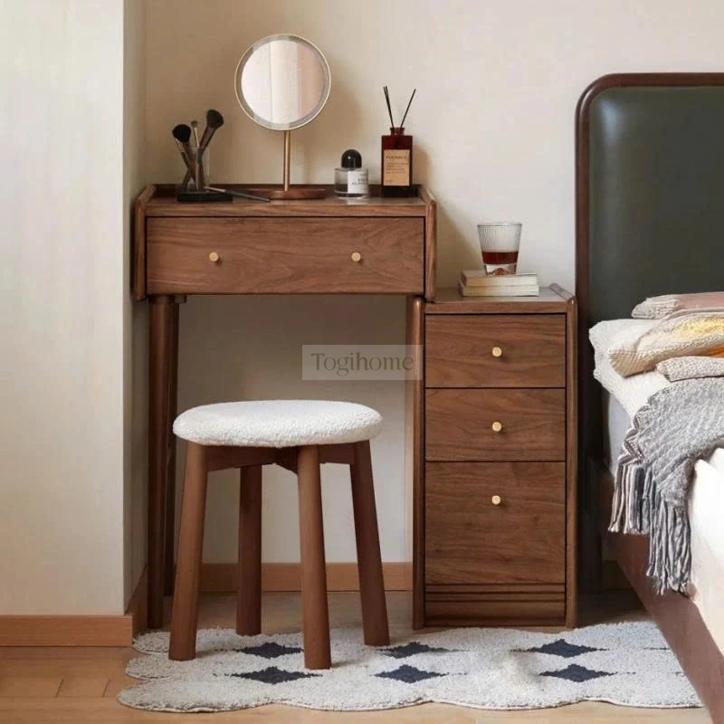 Bàn Trang Điểm Phong Cách Hàn Quốc Hiện Đại Togismart TDM150 đăng web:  Bàn Trang Điểm Togismart TDM150 thiết kế phong cách Hàn Quốc hiện đại, sang trọng. Sử dụng gỗ tự nhiên cao cấp, bền chắc, chống cong vênh. Kiểu dáng tối giản, ngăn kéo rộng rãi, tiện lợi. Phù hợp mọi không gian phòng ngủ. Bảo hành chính hãng, giao hàng nhanh.