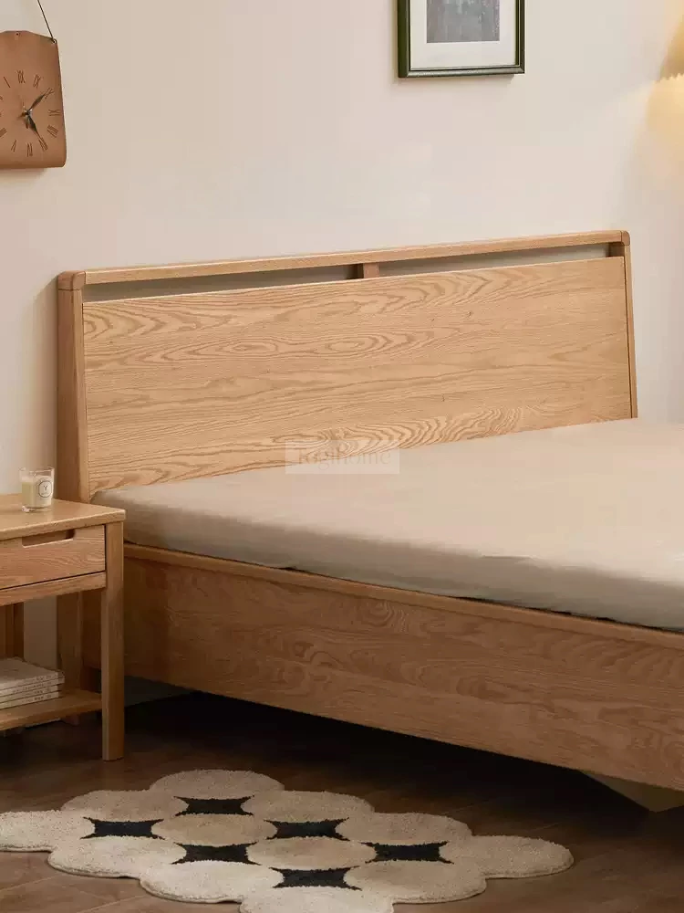 Giường Ngủ Gỗ Tự Nhiên Phong Cách Hiện Đại Togismart GM 082 kết hợp thiết kế tinh tế và chất liệu gỗ cao cấp, mang lại vẻ đẹp sang trọng, bền bỉ. Kiểu dáng tối giản phù hợp với nhiều phong cách nội thất, giúp không gian phòng ngủ thêm ấm cúng và hiện đại.