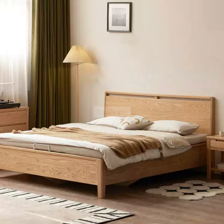 Giường Ngủ Gỗ Tự Nhiên Phong Cách Hiện Đại Togismart GM 082 kết hợp thiết kế tinh tế và chất liệu gỗ cao cấp, mang lại vẻ đẹp sang trọng, bền bỉ. Kiểu dáng tối giản phù hợp với nhiều phong cách nội thất, giúp không gian phòng ngủ thêm ấm cúng và hiện đại.