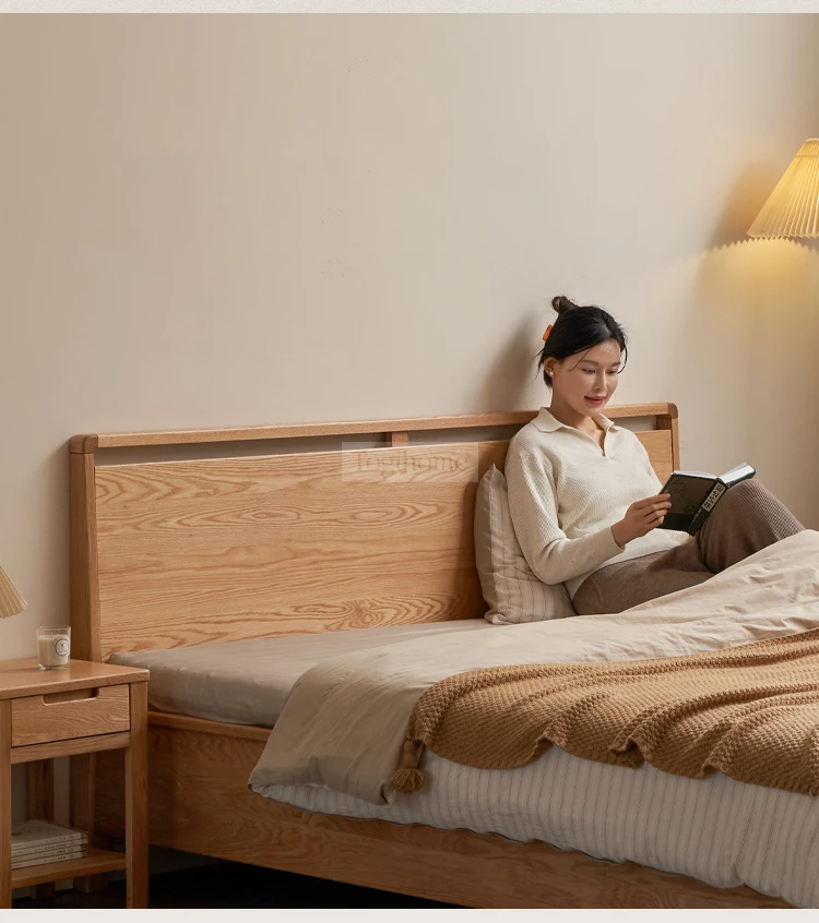 Giường Ngủ Gỗ Tự Nhiên Phong Cách Hiện Đại Togismart GM 082 kết hợp thiết kế tinh tế và chất liệu gỗ cao cấp, mang lại vẻ đẹp sang trọng, bền bỉ. Kiểu dáng tối giản phù hợp với nhiều phong cách nội thất, giúp không gian phòng ngủ thêm ấm cúng và hiện đại.