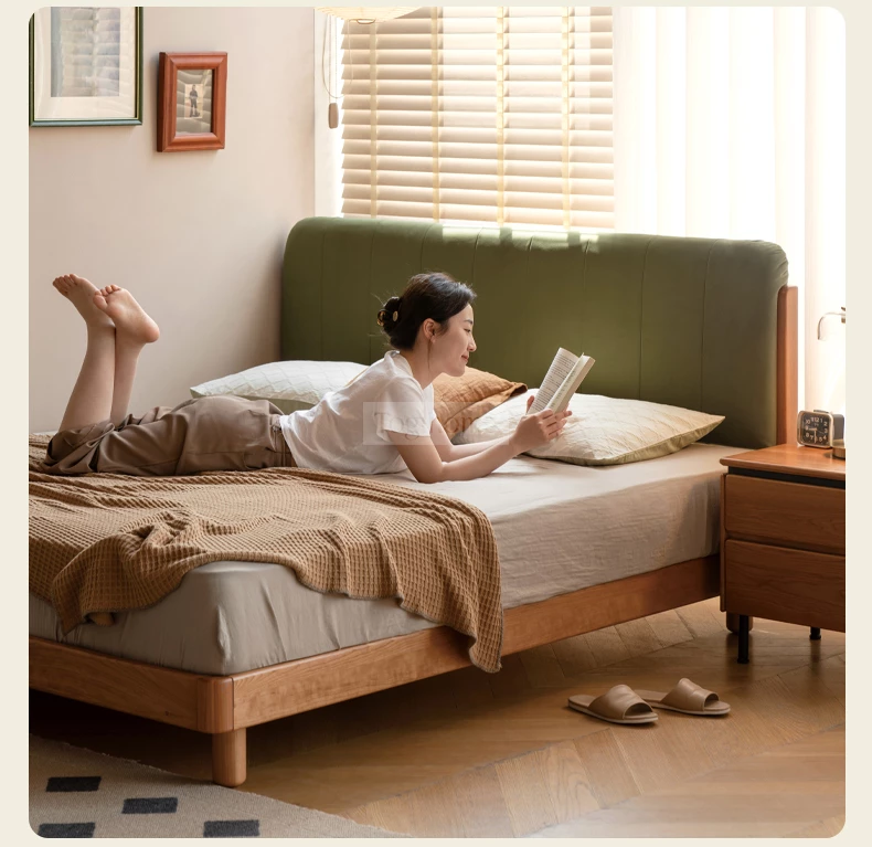 Giường Ngủ Gỗ Tự Nhiên Đệm Da Phong Cách Hiện Đại Togismart GM 083 sở hữu thiết kế sang trọng, đầu giường bọc da tinh tế kết hợp khung gỗ tự nhiên chắc chắn. Phù hợp với không gian nội thất hiện đại, mang lại sự tiện nghi và đẳng cấp cho phòng ngủ của bạn.