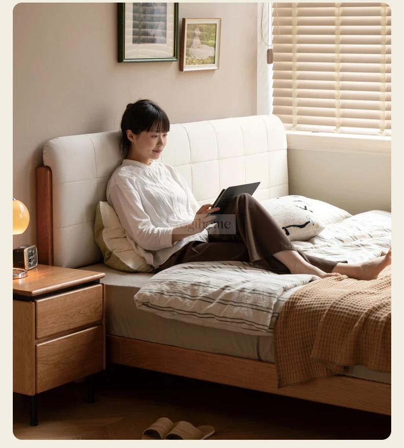 Giường Ngủ Gỗ Tự Nhiên Đệm Da Phong Cách Hiện Đại Togismart GM 083 sở hữu thiết kế sang trọng, đầu giường bọc da tinh tế kết hợp khung gỗ tự nhiên chắc chắn. Phù hợp với không gian nội thất hiện đại, mang lại sự tiện nghi và đẳng cấp cho phòng ngủ của bạn.