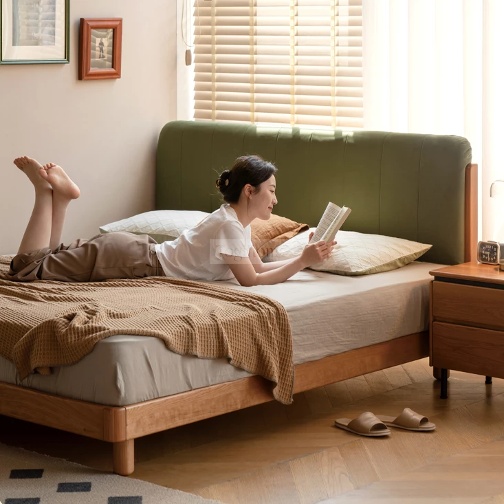 Giường Ngủ Gỗ Tự Nhiên Đệm Da Phong Cách Hiện Đại Togismart GM 083 sở hữu thiết kế sang trọng, đầu giường bọc da tinh tế kết hợp khung gỗ tự nhiên chắc chắn. Phù hợp với không gian nội thất hiện đại, mang lại sự tiện nghi và đẳng cấp cho phòng ngủ của bạn.
