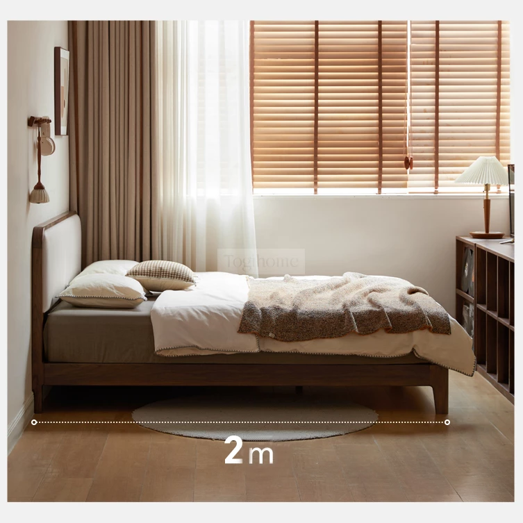 Giường Ngủ Phong Cách Hiện Đại Đệm Da Đầu Giường Togismart GM 079 mang phong cách hiện đại, thiết kế tinh tế với đầu giường bọc đệm da cao cấp, khung gỗ tự nhiên chắc chắn. Mẫu giường phù hợp với nhiều không gian nội thất, mang lại sự sang trọng và thoải mái tối ưu cho phòng ngủ gia đình.