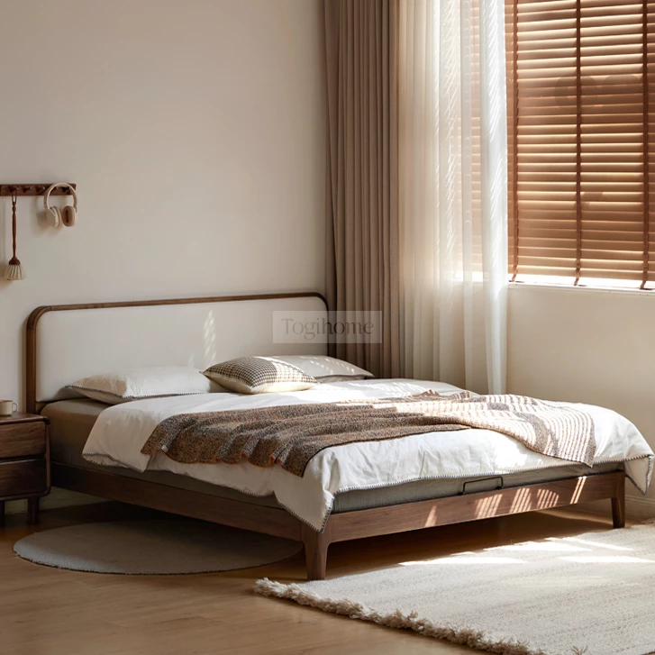 Giường Ngủ Phong Cách Hiện Đại Đệm Da Đầu Giường Togismart GM 079 mang phong cách hiện đại, thiết kế tinh tế với đầu giường bọc đệm da cao cấp, khung gỗ tự nhiên chắc chắn. Mẫu giường phù hợp với nhiều không gian nội thất, mang lại sự sang trọng và thoải mái tối ưu cho phòng ngủ gia đình.