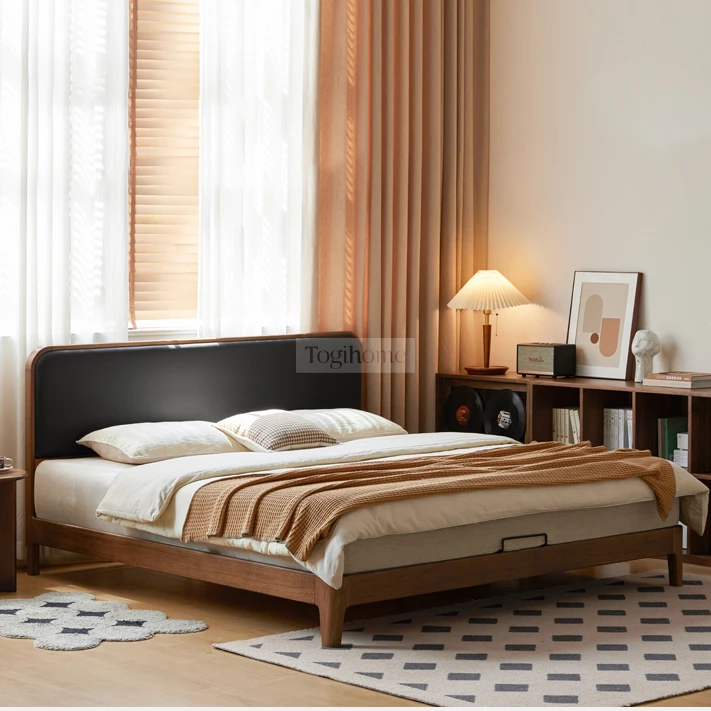 Giường Ngủ Phong Cách Hiện Đại Đệm Da Đầu Giường Togismart GM 079 mang phong cách hiện đại, thiết kế tinh tế với đầu giường bọc đệm da cao cấp, khung gỗ tự nhiên chắc chắn. Mẫu giường phù hợp với nhiều không gian nội thất, mang lại sự sang trọng và thoải mái tối ưu cho phòng ngủ gia đình.