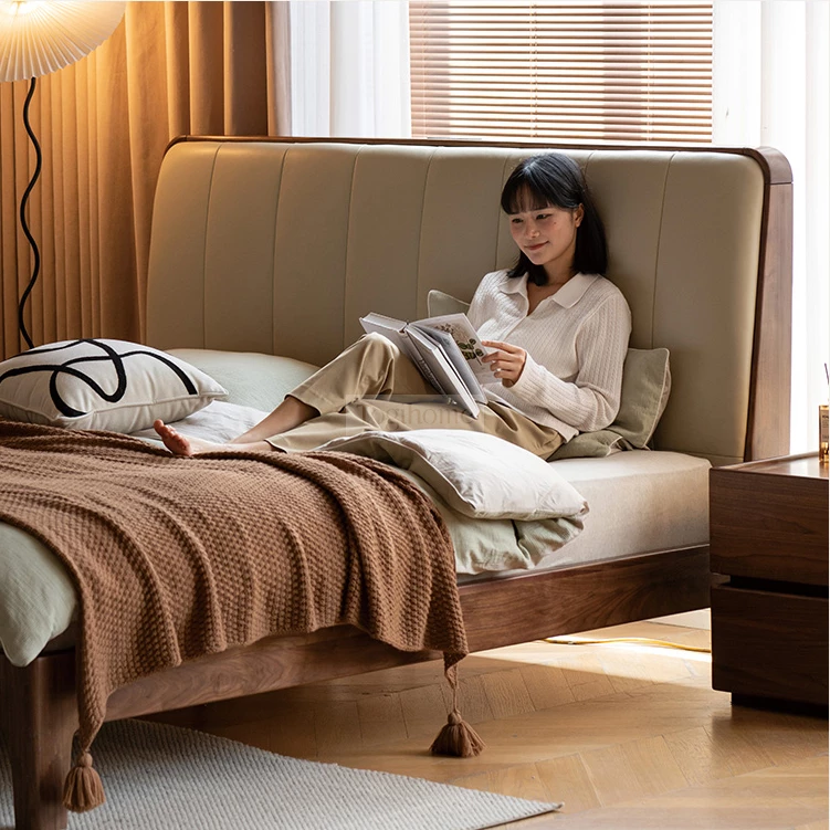 Giường Ngủ Phong Cách Hiện Đại Đệm Da Đầu Giường Togismart GM 080 thiết kế hiện đại, tinh tế với đầu giường bọc đệm da cao cấp, tạo điểm nhấn sang trọng. Khung giường làm từ gỗ tự nhiên chắc chắn, bền đẹp, phù hợp nhiều phong cách nội thất, mang lại giấc ngủ êm ái và không gian sống đẳng cấp.