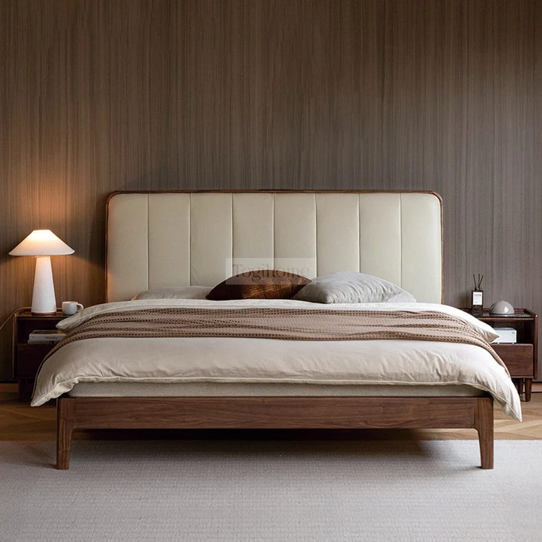 Giường Ngủ Phong Cách Hiện Đại Đệm Da Đầu Giường Togismart GM 080:  Giường ngủ Togismart GM 080 thiết kế hiện đại, tinh tế với đầu giường bọc đệm da cao cấp, tạo điểm nhấn sang trọng. Khung giường làm từ gỗ tự nhiên chắc chắn, bền đẹp, phù hợp nhiều phong cách nội thất, mang lại giấc ngủ êm ái và không gian sống đẳng cấp.