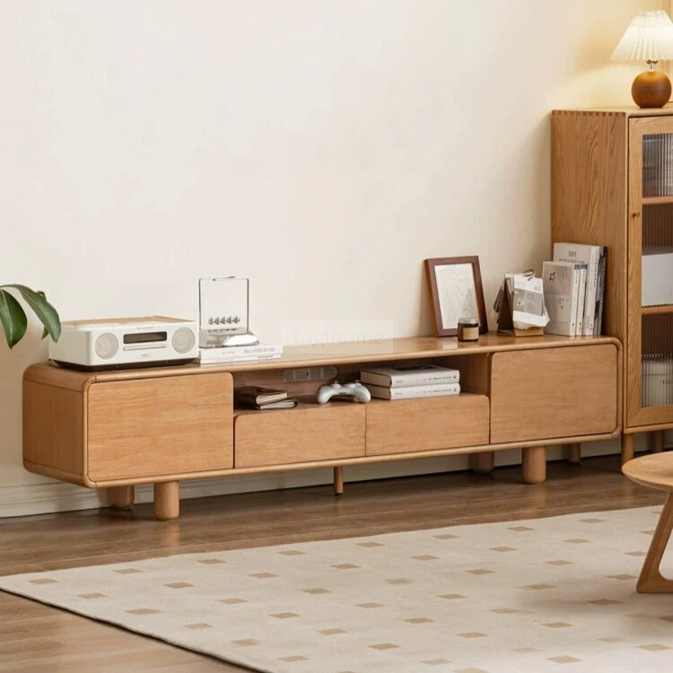 Kệ Tivi Gỗ Tự Nhiên Phong Cách Hiện Đại Togismart KTV 113 được làm từ gỗ tự nhiên bền bỉ, thiết kế hiện đại với đường nét gọn gàng, tinh tế. Màu sắc hài hòa, dễ kết hợp với nội thất phòng khách. Ngăn tủ tiện lợi giúp lưu trữ gọn gàng, tăng tính thẩm mỹ cho không gian sống.
