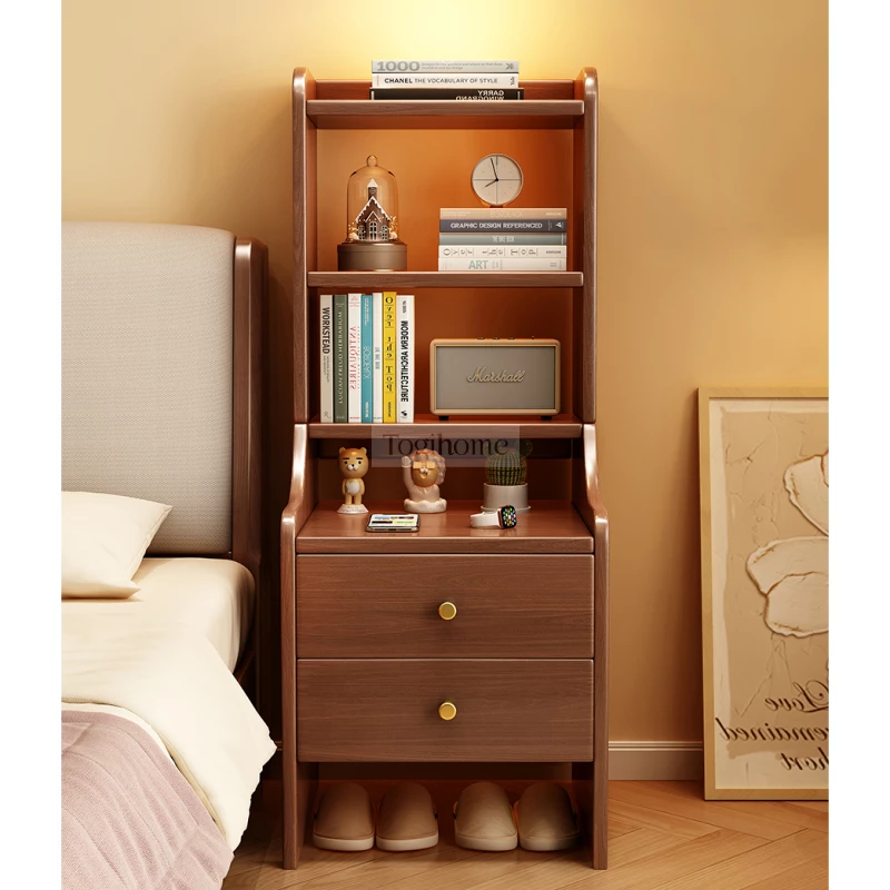 Kệ – Tủ – Tab đầu giường TDG 209 làm từ gỗ tự nhiên cao cấp, thiết kế hiện đại kết hợp đường nét thanh lịch. Phù hợp với nhiều không gian phòng ngủ. Ngăn kéo rộng rãi, tiện lợi cho việc lưu trữ. Chân cao tạo cảm giác thoáng đãng, dễ vệ sinh bên dưới.