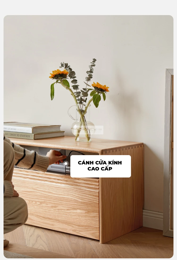 Kệ TV gỗ tự nhiên phong cách tối giản CBK8 sử dụng cửa kính cao cấp