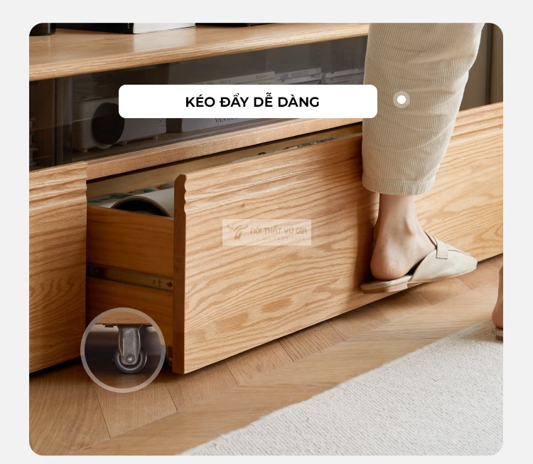 thiết kế kéo đẩy dễ dàng của Kệ TV gỗ tự nhiên phong cách tối giản CBK8