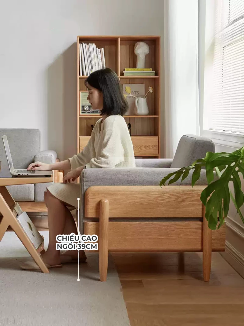 Sofa Phòng Khách Gỗ Tự Nhiên Hiện Đại Togismart M59 sở hữu thiết kế hiện đại, tối giản nhưng tinh tế. Khung gỗ chắc chắn kết hợp đệm ngồi êm ái, phù hợp cho phòng khách sang trọng. Màu sắc hài hòa, chất liệu bền bỉ, dễ vệ sinh, nâng tầm không gian sống tiện nghi và thẩm mỹ.
