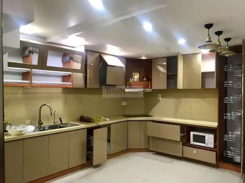 Trang trí phòng bếp đơn giản với gam màu hiện đại